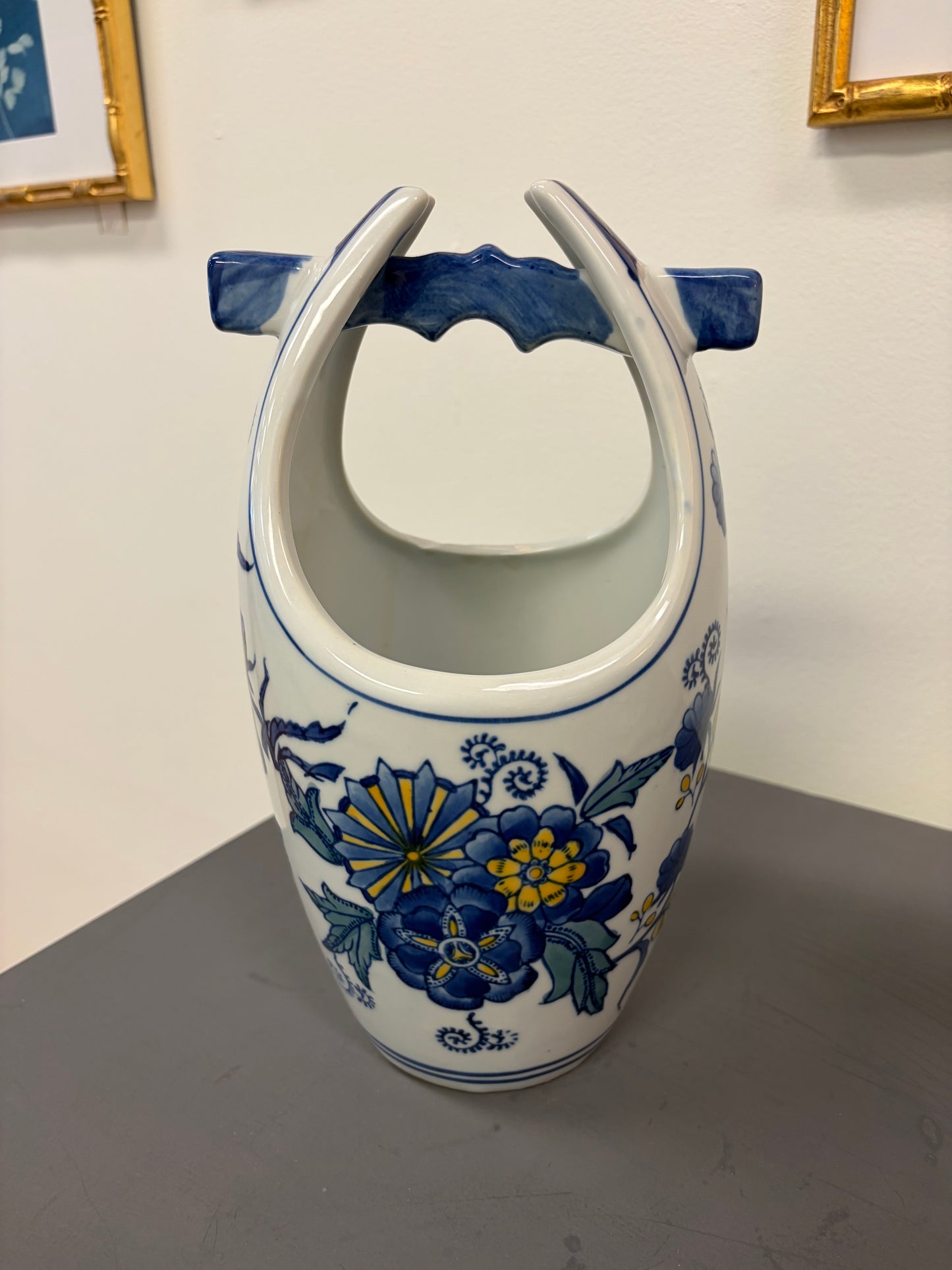 Vintage blue & white Chinoiserie "wishing well" vase