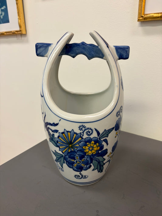 Vintage blue & white Chinoiserie "wishing well" vase