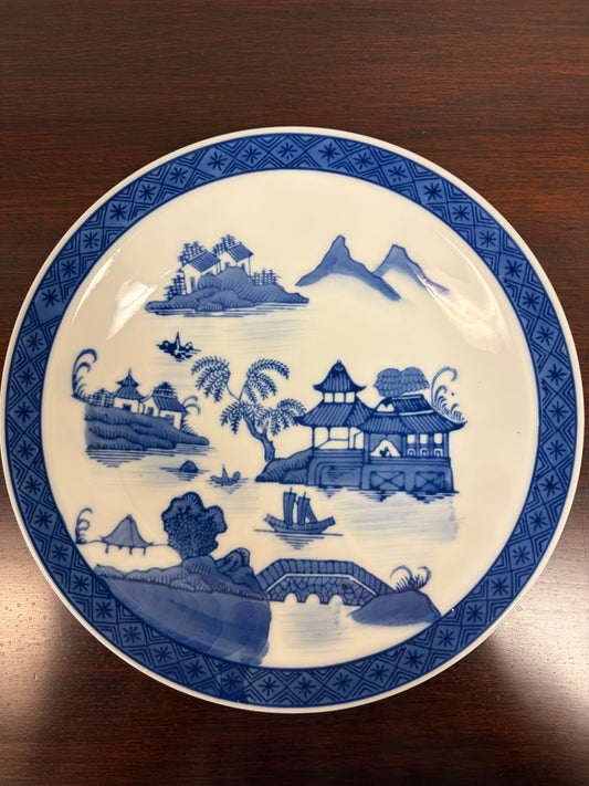 Vintage blue & white oriental porcelain 9" decorative plate